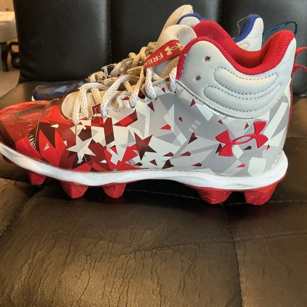 Under Armour  Freedom USA  Cleats 4Y